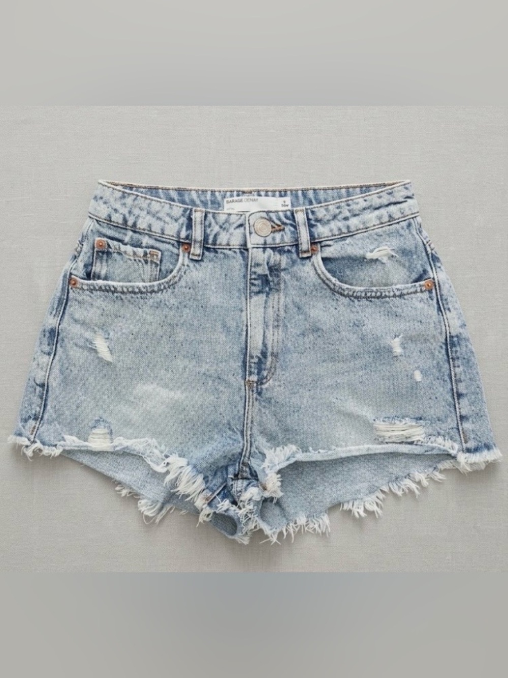 Garage Festival High Rise Distressed Raw Hem Denim Shorts Light Wash Size 3/26